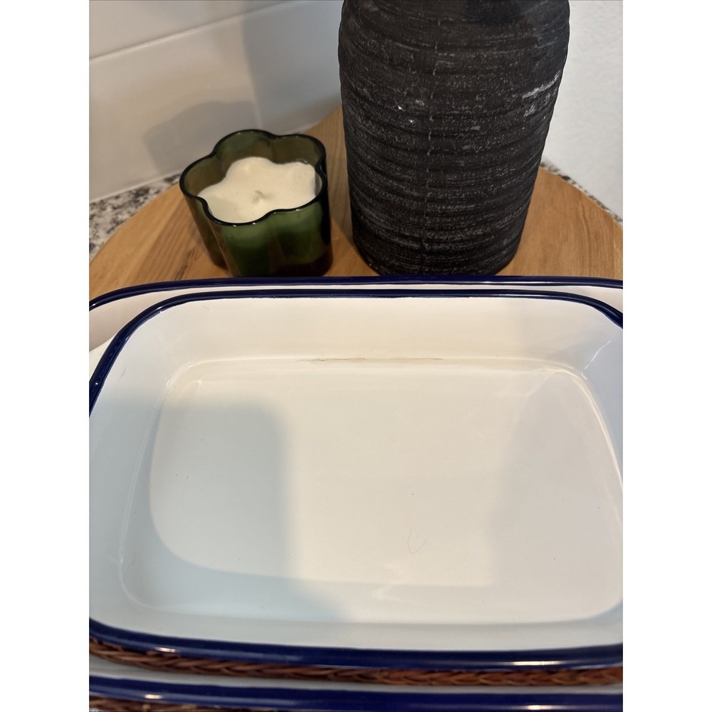 Set Of (3) Nesting Stoneware Casserole Dishes Over Wicker Hot Plates